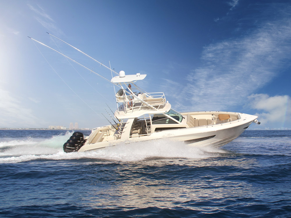 Boston Whaler 420 Outrage flybridge